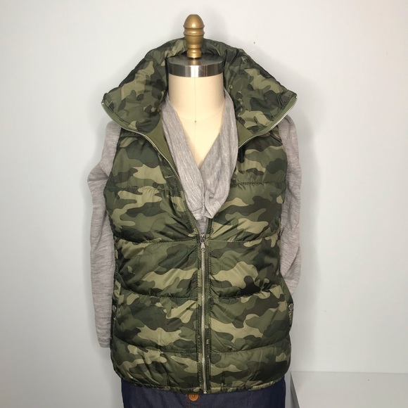 Tags Green Camo Puffer Vest By Old Navy 